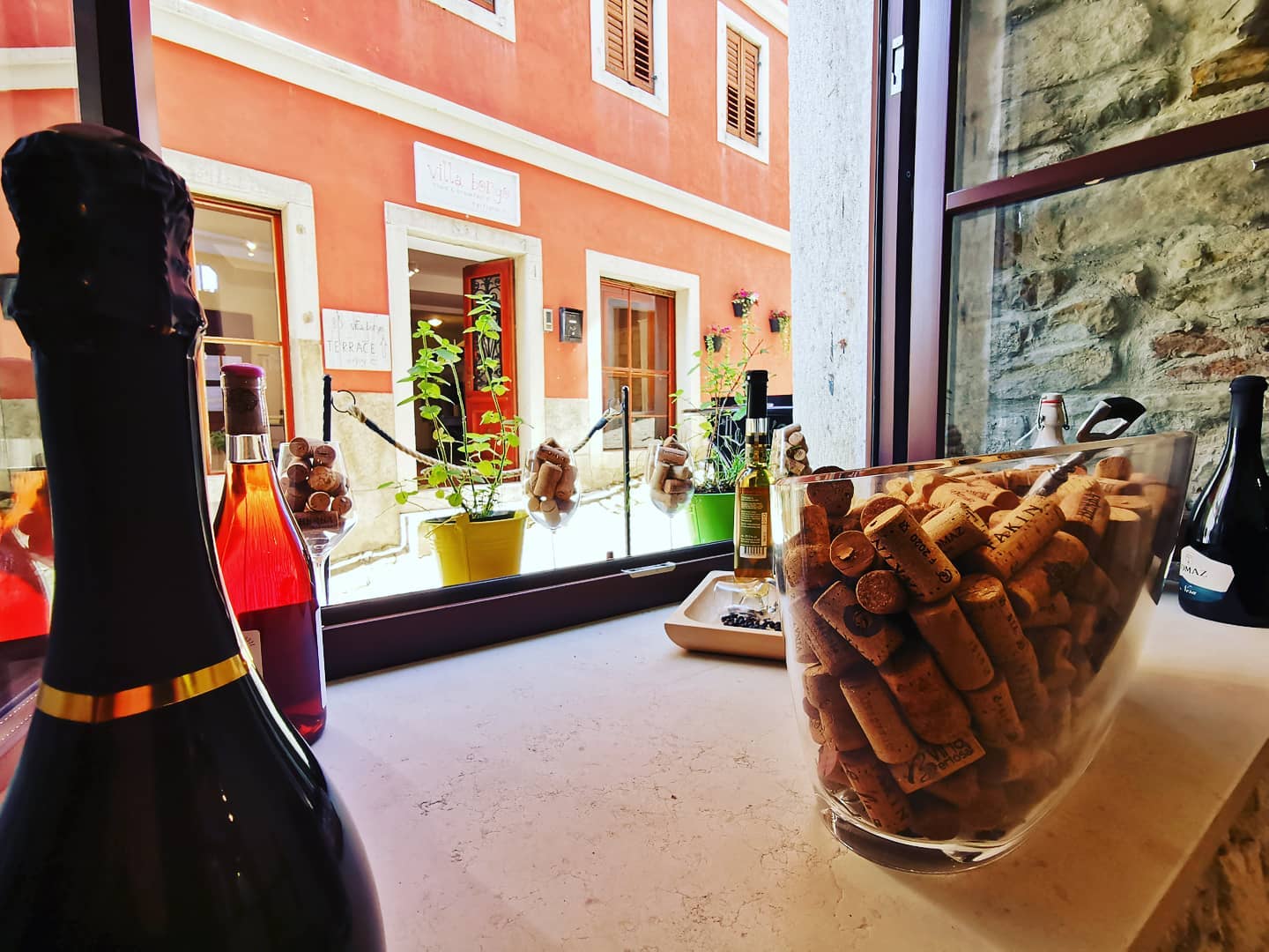 Wine bar B5