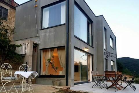 Villa "Majestic Eye"
